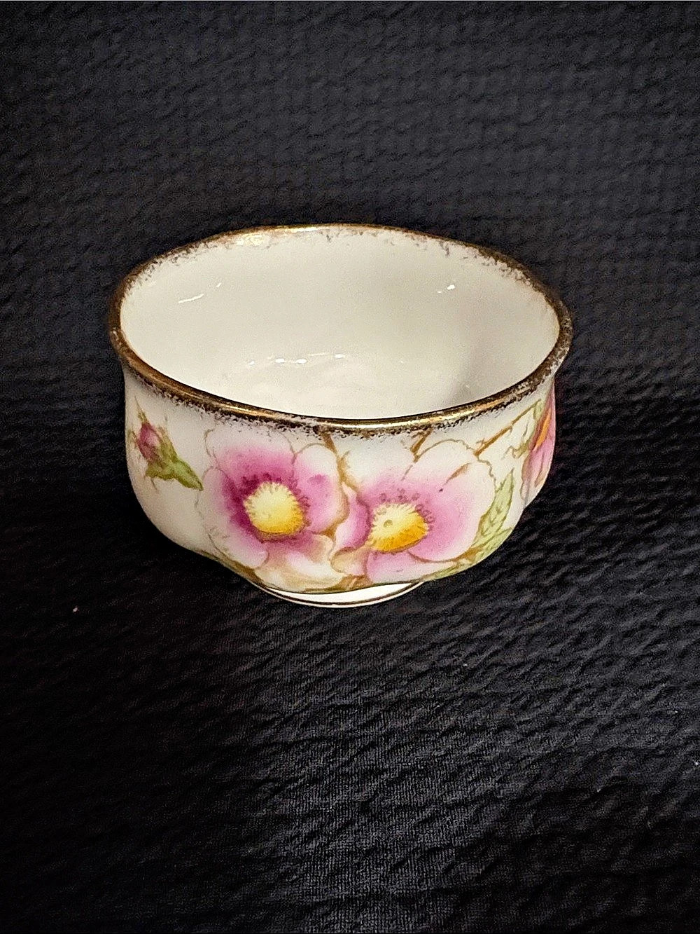 Royal Albert Wild Rose Floral Tea Set in White & Pink. 4 pieces. So sweet! - Picture 9 of 12